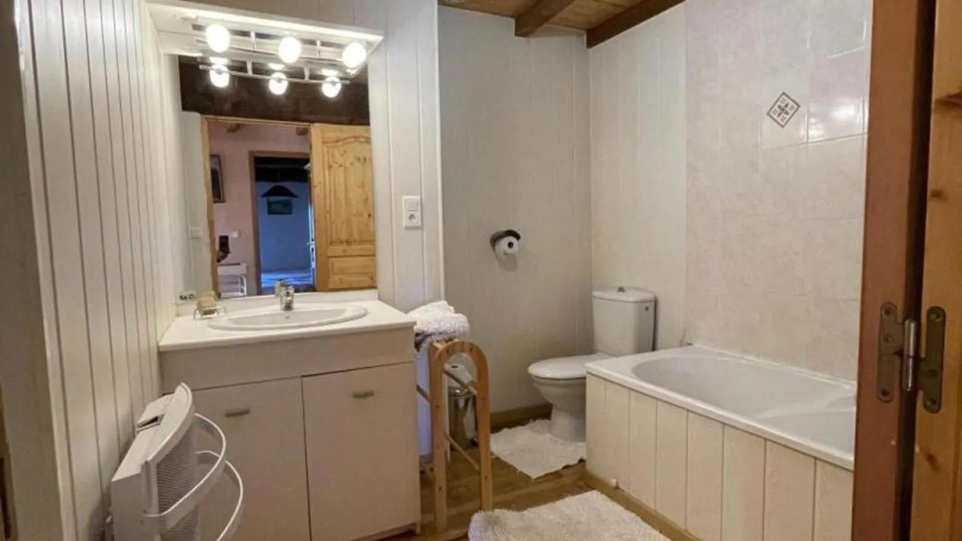 Maison Authentique Avec Jardin Et Cheminee, Animaux Acceptes, Parking, Internet - Fr-1-489-184 Laprugne France