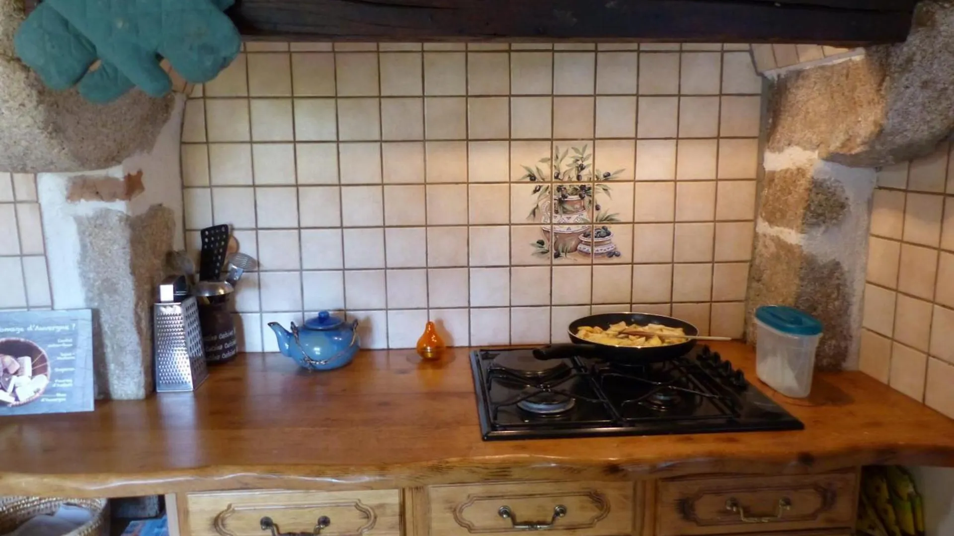 Maison Authentique Avec Jardin Et Cheminee, Animaux Acceptes, Parking, Internet - Fr-1-489-184 Laprugne 0*,