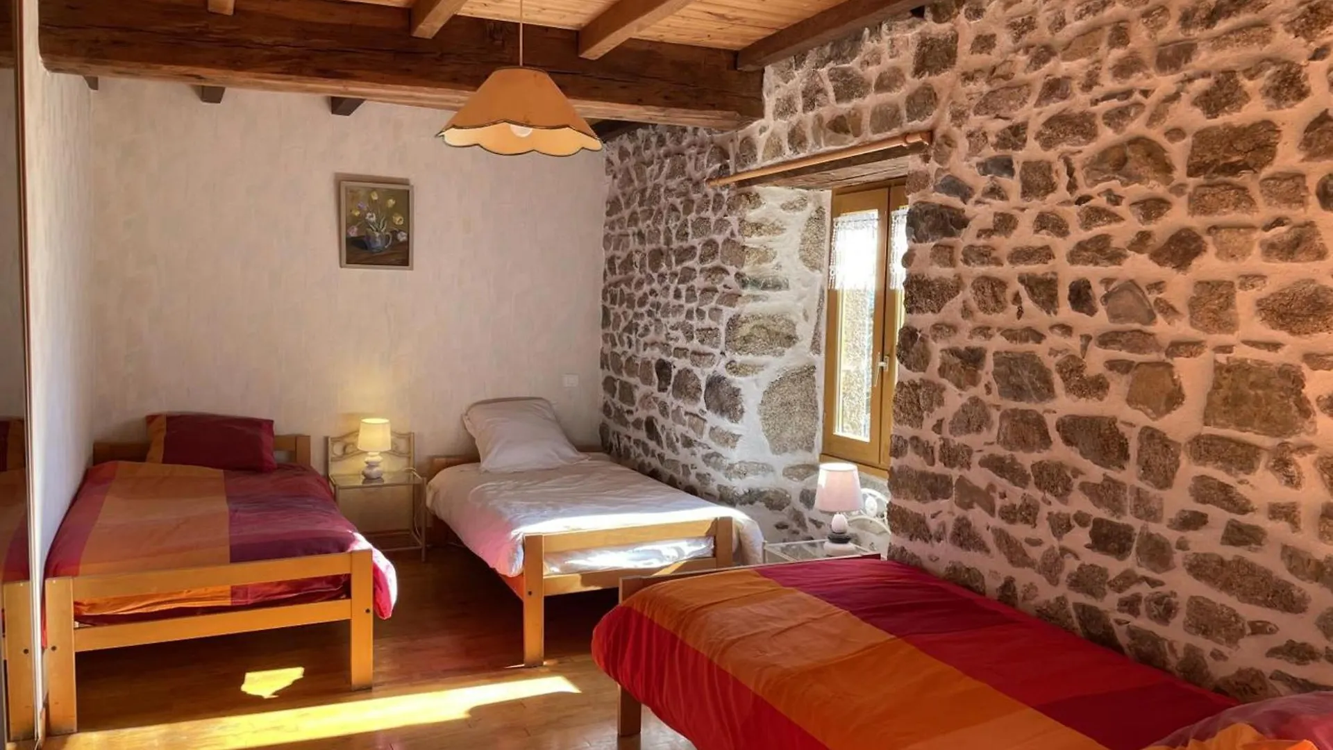 Maison Authentique Avec Jardin Et Cheminee, Animaux Acceptes, Parking, Internet - Fr-1-489-184 Laprugne 0*,  France
