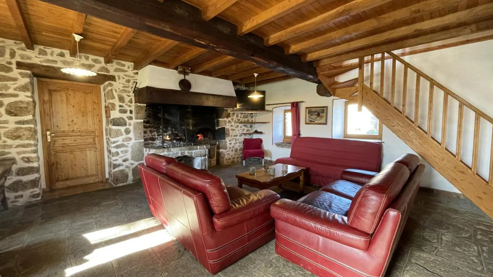 Maison Authentique Avec Jardin Et Cheminee, Animaux Acceptes, Parking, Internet - Fr-1-489-184 Laprugne